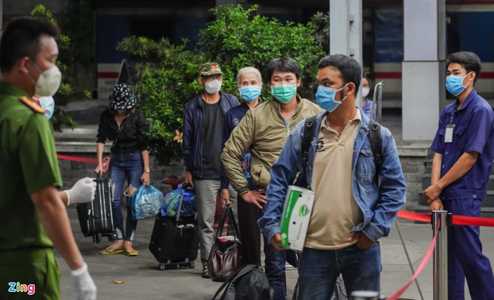 Xét nghiệm COVID-19 cho tất cả hành khách đến ga Sài Gòn - 5