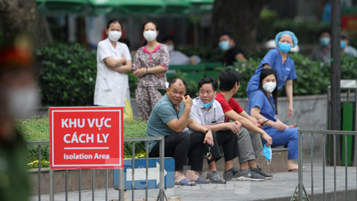 Ảnh: Bệnh viện Bạch Mai trước giờ gỡ bỏ lệnh cách ly - 5