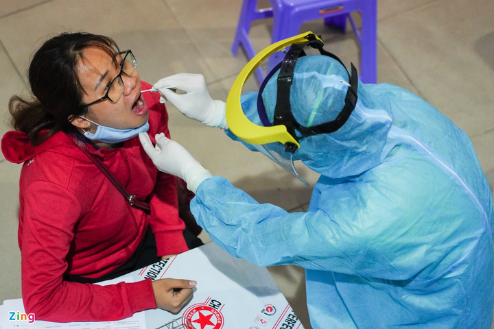 Xét nghiệm COVID-19 cho tất cả hành khách đến ga Sài Gòn - 8