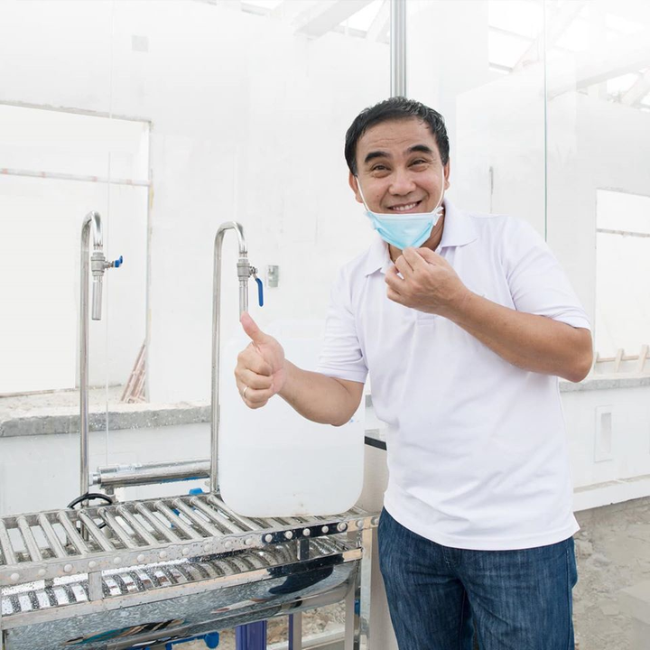 Quyền Linh: 'Nhiều người đến tận nhà tôi kể khổ, xin tiền' - 1