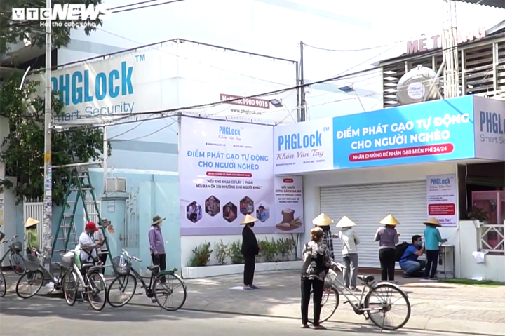 Ông chủ máy 'ATM gạo': Nếu các tỉnh thành trên cả nước cần, chúng tôi sẽ tặng - 2