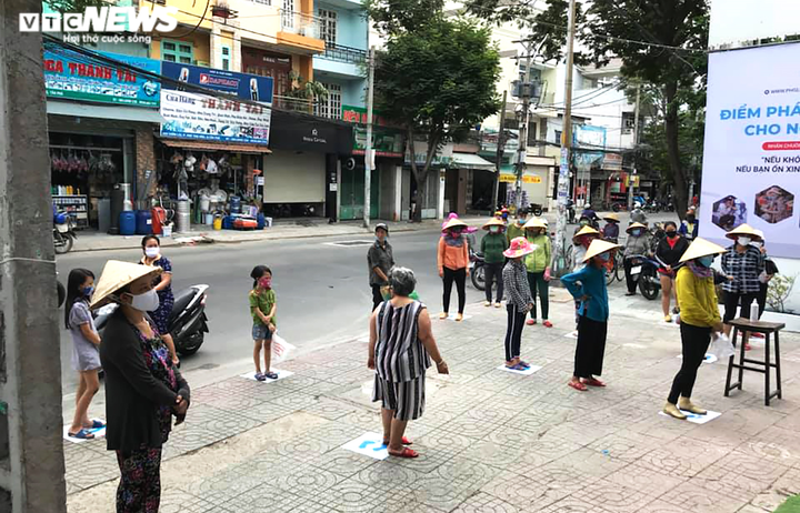 Ông chủ máy 'ATM gạo': Nếu các tỉnh thành trên cả nước cần, chúng tôi sẽ tặng - 4