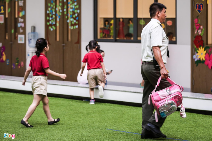 Phụ huynh bức xúc vì trường quốc tế Việt Úc thu 100% học phí - 1