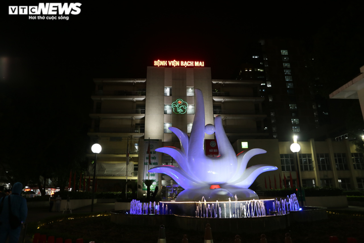 Y, bác sĩ vỡ òa cảm xúc giây phút Bệnh viện Bạch Mai được dỡ bỏ lệnh cách ly - 6