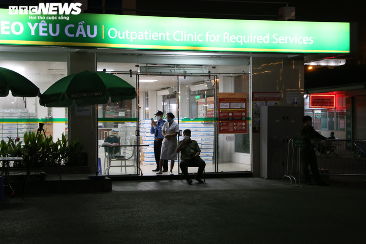 Y, bác sĩ vỡ òa cảm xúc giây phút Bệnh viện Bạch Mai được dỡ bỏ lệnh cách ly - 8