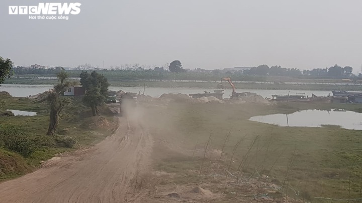 Bãi tập kết vật liệu trái phép lộng hành ở Bắc Ninh: Biết nhưng không xử lý - 4