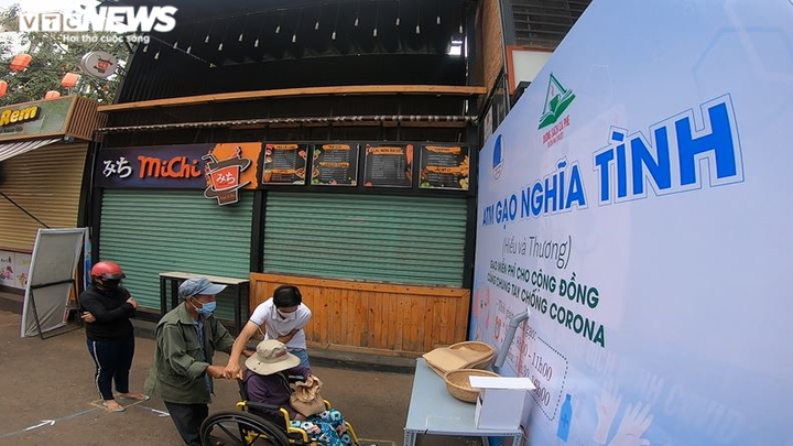 Ảnh: Cây 'ATM gạo' miễn phí cho người nghèo đầu tiên ở Tây Nguyên - 3