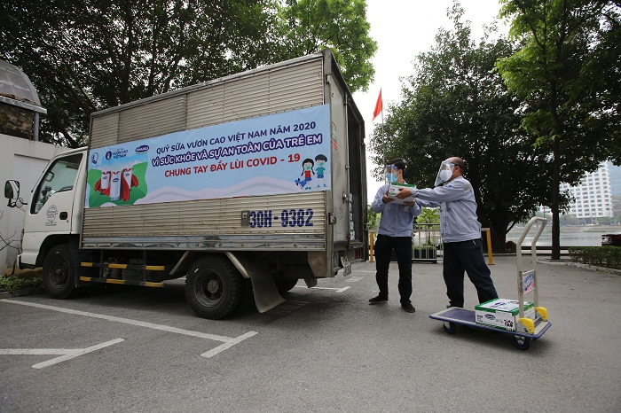 Vinamilk dành 12,5 tỷ đồng cho trẻ em khó khăn phòng chống COVID-19 - 1