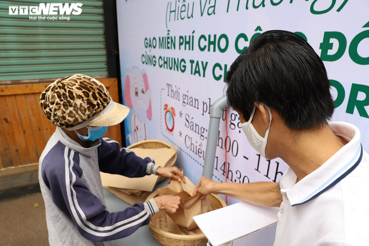 Ảnh: Cây 'ATM gạo' miễn phí cho người nghèo đầu tiên ở Tây Nguyên - 12