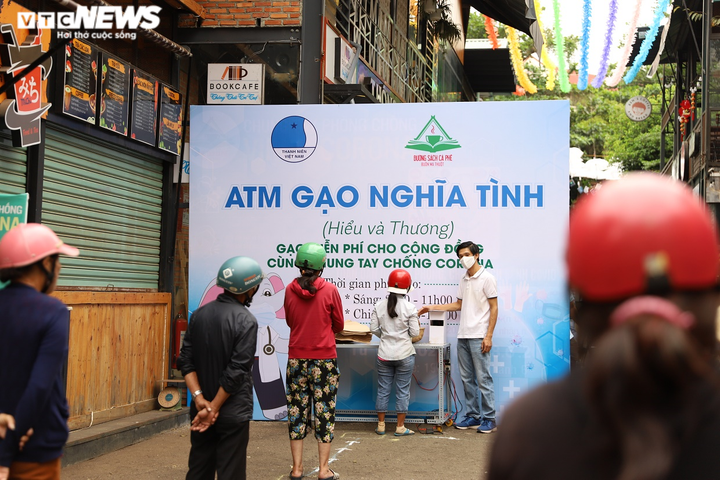 Ảnh: Cây 'ATM gạo' miễn phí cho người nghèo đầu tiên ở Tây Nguyên - 4