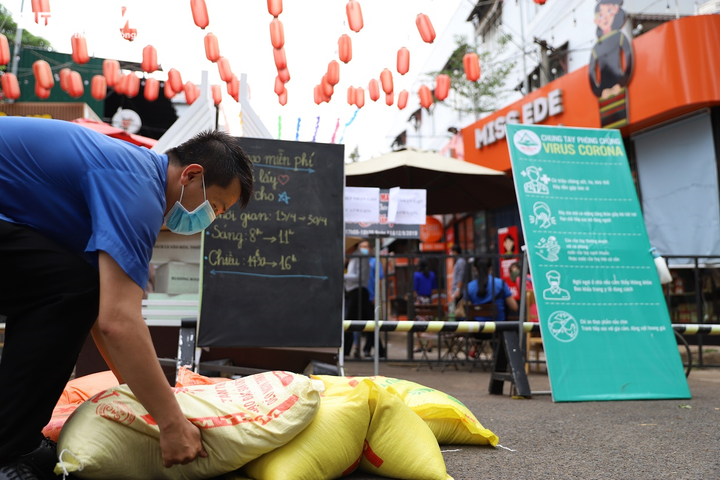 Ảnh: Cây 'ATM gạo' miễn phí cho người nghèo đầu tiên ở Tây Nguyên - 7