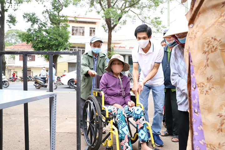 Ảnh: Cây 'ATM gạo' miễn phí cho người nghèo đầu tiên ở Tây Nguyên - 10