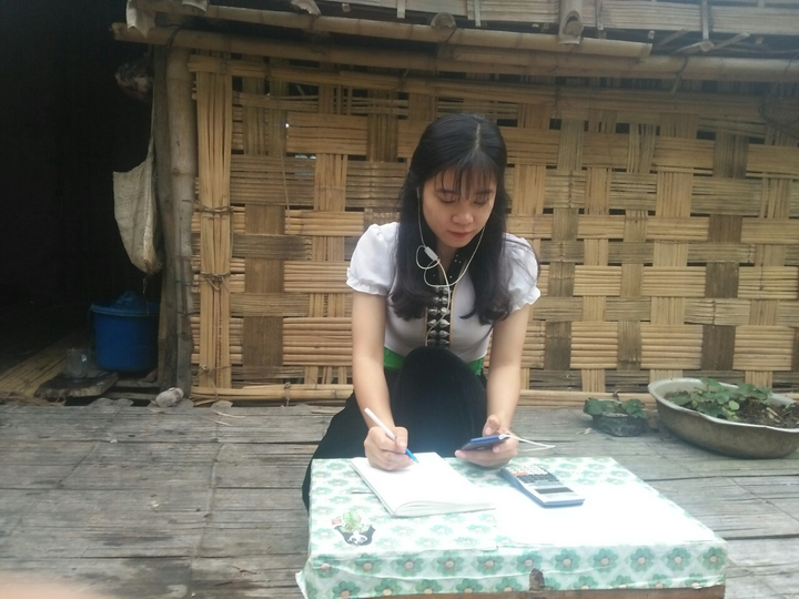 Học sinh băng rừng, ngồi mỏm đá bắt sóng 3G học trực tuyến - 2