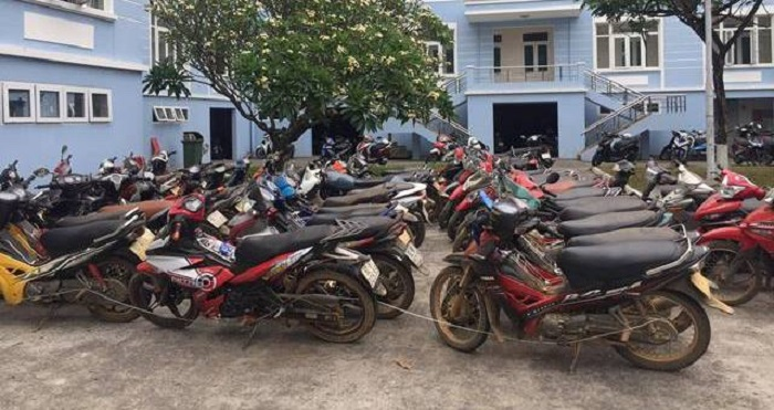 Tạm giữ hình sự 18 con bạc sát phạt nhau trong rừng phòng hộ giữa dịch COVID-19 - 2