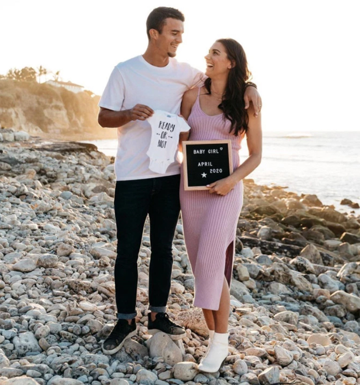 Video: Ngôi sao World Cup của tuyển Mỹ tập tạ khi mang bầu 9 tháng - 6