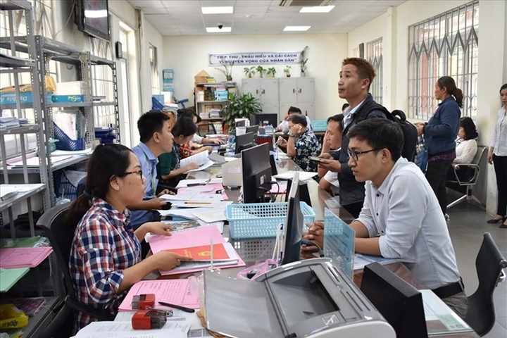 Thu nhập tăng thêm của cán bộ, công chức, viên chức TP.HCM sẽ giảm bao nhiêu? - 1