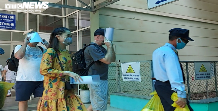 Bệnh nhân 22 dương tính trở lại: Khách sạn cách ly khẳng định không có tiệc tùng - 2