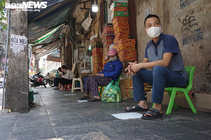 Độc đáo khu chợ kẻ ô, đứng không đúng ô không được mua hàng - 7