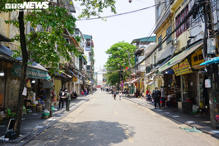 Độc đáo khu chợ kẻ ô, đứng không đúng ô không được mua hàng - 11