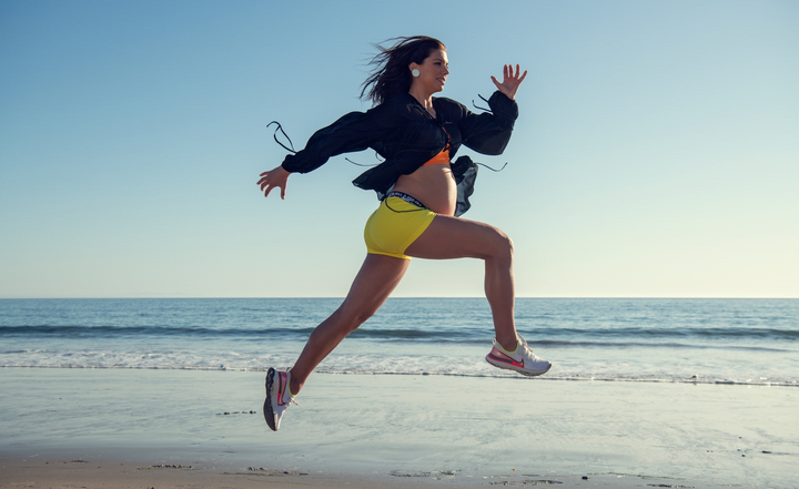 Video: Ngôi sao World Cup của tuyển Mỹ tập tạ khi mang bầu 9 tháng - 4