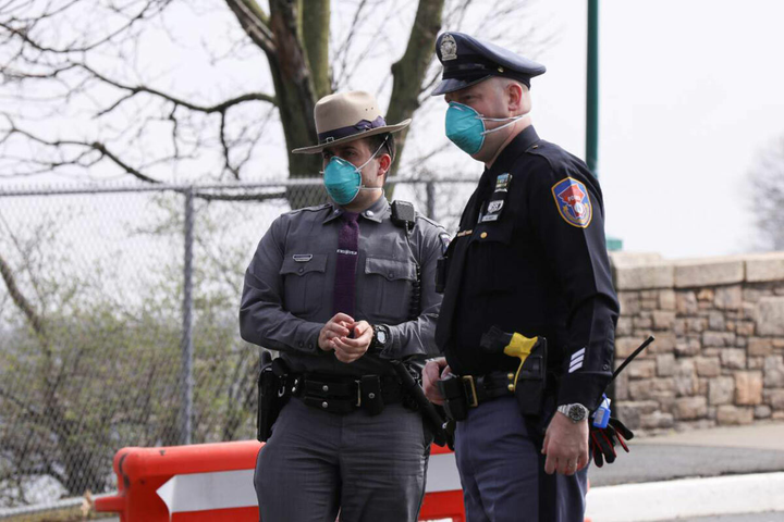 Tội phạm giảm mạnh, cảnh sát New York vẫn ngập lo lắng giữa đại dịch COVID-19 - 1