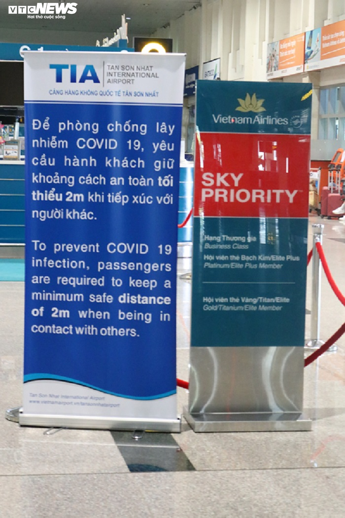 Sân bay Tân Sơn Nhất vẫn đìu hiu trong ngày cuối cách ly toàn xã hội - 7