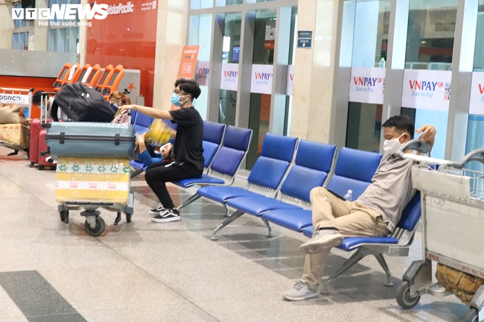 Sân bay Tân Sơn Nhất vẫn đìu hiu trong ngày cuối cách ly toàn xã hội - 8