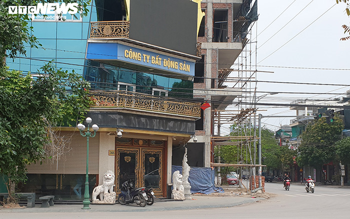 Hai tòa nhà của Đường 'Nhuệ' vi phạm trật tự xây dựng, vẫn đứng sừng sững - 4