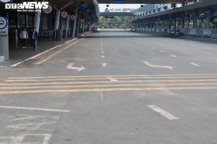 Sân bay Tân Sơn Nhất vẫn đìu hiu trong ngày cuối cách ly toàn xã hội - 3