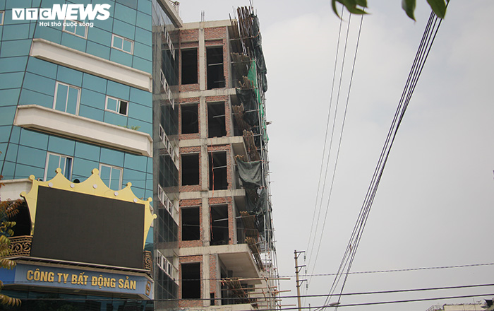 Hai tòa nhà của Đường 'Nhuệ' vi phạm trật tự xây dựng, vẫn đứng sừng sững - 7