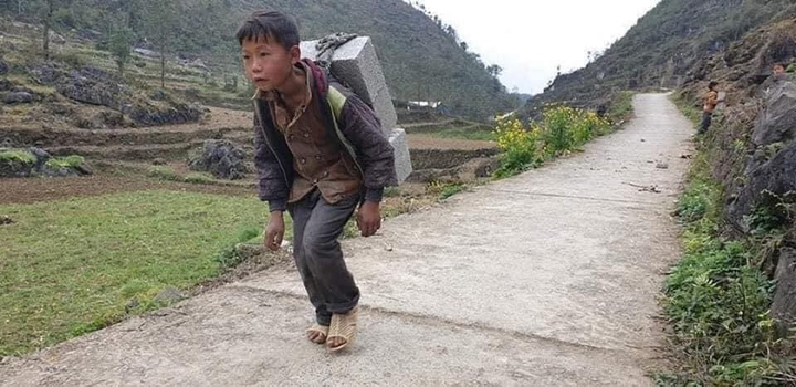 Cảm động những mảnh đời nhỏ bé mưu sinh giữa mùa dịch COVID-19 - 1