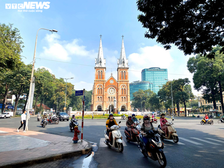 Ảnh: Phố phường TP.HCM ngày cuối thực lệnh cách ly toàn xã hội - 1