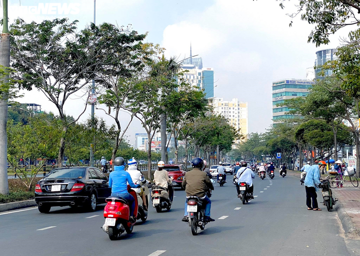 Ảnh: Phố phường TP.HCM ngày cuối thực lệnh cách ly toàn xã hội - 11