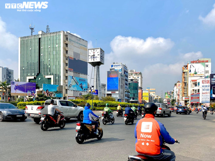 Ảnh: Phố phường TP.HCM ngày cuối thực lệnh cách ly toàn xã hội - 6