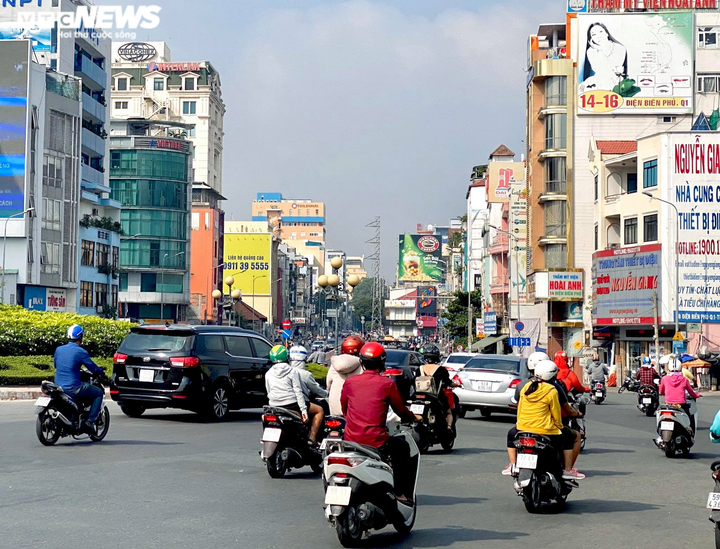 Ảnh: Phố phường TP.HCM ngày cuối thực lệnh cách ly toàn xã hội - 5