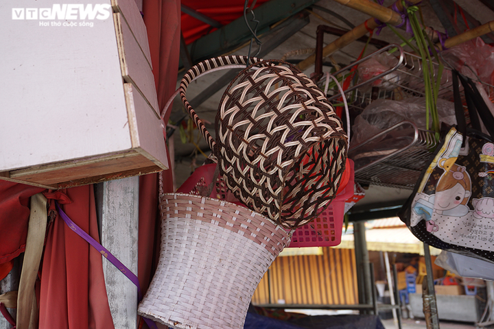 Chợ hoa lớn nhất miền Bắc vắng tanh, không một bóng người - 7