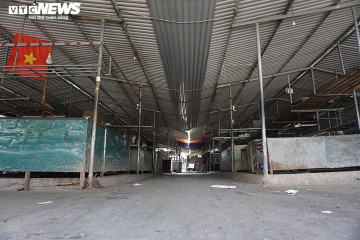 Chợ hoa lớn nhất miền Bắc vắng tanh, không một bóng người - 3