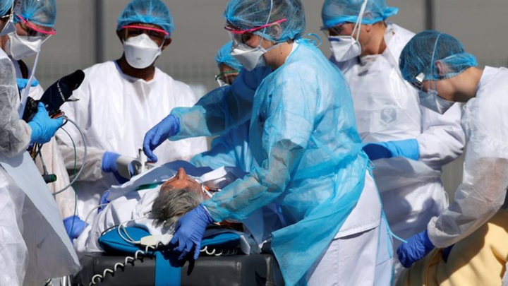 COVID-19: Số ca chết ở Pháp vượt 15.000, Anh cảnh báo khó khăn vẫn ở phía trước - 1