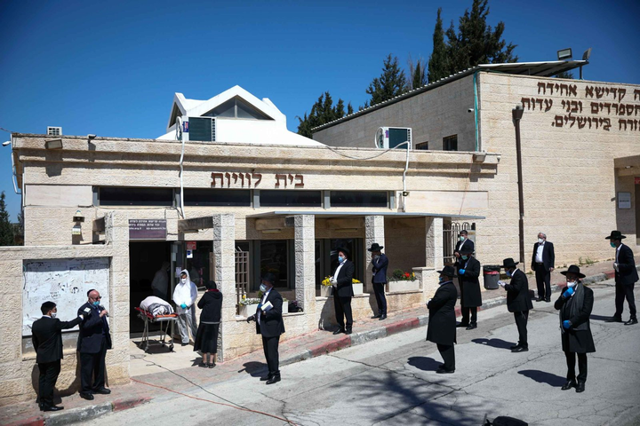 Những khoảnh khắc không thể nào quên trong cuộc chiến chống COVID-19 - 6