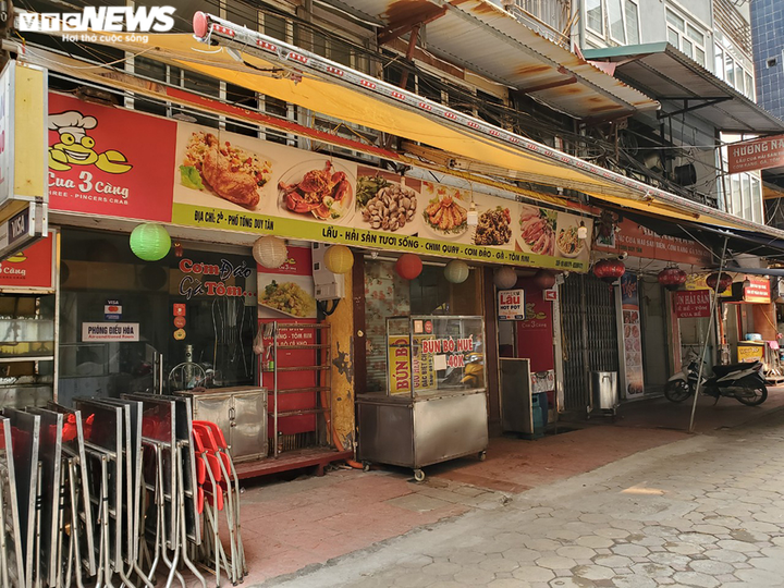 Hàng quán ở TP.HCM, Hà Nội vẫn đóng cửa trong ngày cuối cách ly toàn xã hội - 9