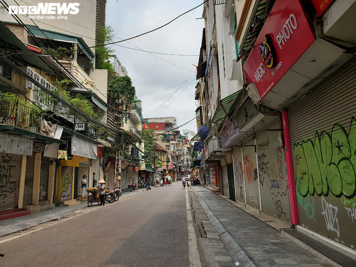 Hàng quán ở TP.HCM, Hà Nội vẫn đóng cửa trong ngày cuối cách ly toàn xã hội - 10