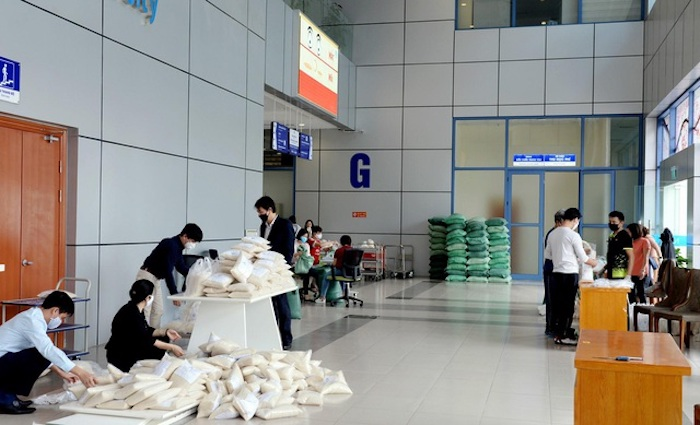 Sáng mai 16/4, ĐH Kinh tế quốc dân phát 15 tấn gạo miễn phí cho người khó khăn - 3