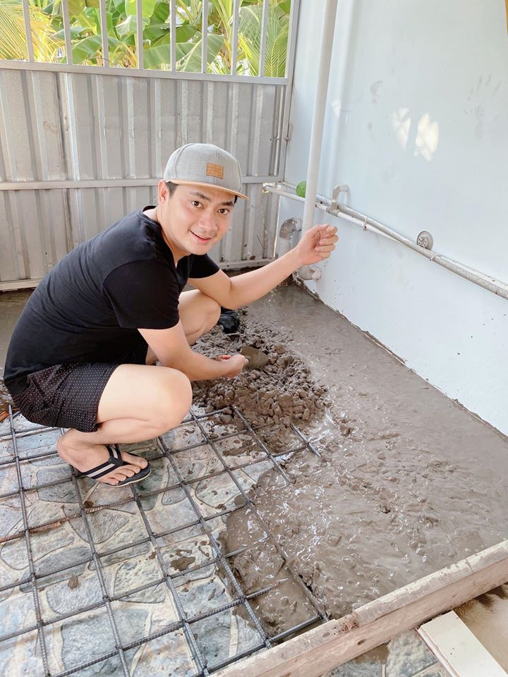 Diễn viên phim 'Nhà có 5 nàng tiên' làm vườn, sửa ống nước khi nghỉ tránh dịch - 3