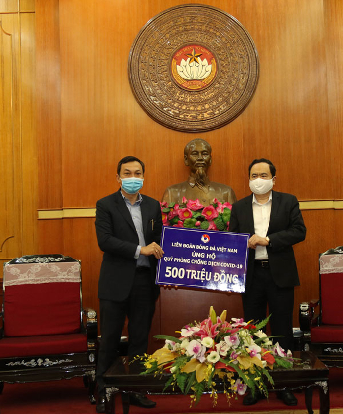 VFF ủng hộ nửa tỷ đồng phòng chống COVID-19 - 2