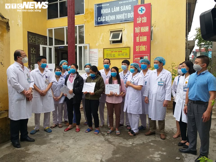 Thêm 3 bệnh nhân mắc COVID-19 khỏi bệnh, Việt Nam chữa khỏi 176 ca - 1