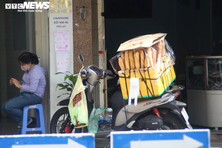 Đà Nẵng: Nhiều quán cà phê bán “chui”, khách không giữ khoảng cách - 4