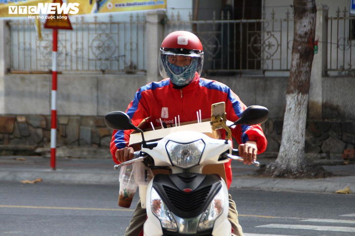 Đà Nẵng: Nhiều quán cà phê bán “chui”, khách không giữ khoảng cách - 6