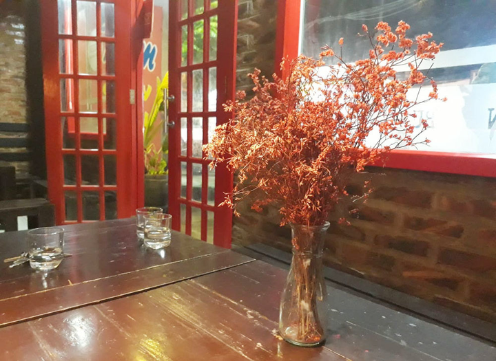 Mẹ chồng, nàng dâu ‘từ mặt’ vì thói quen thơm má trẻ - 1