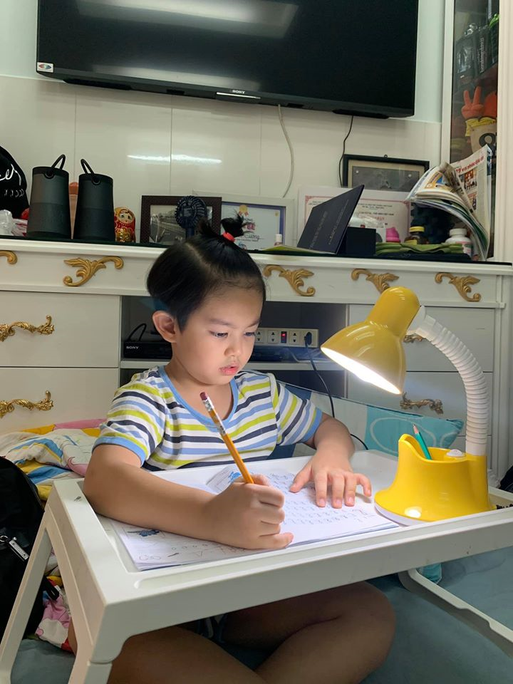 Cuộc sống của Khánh Thi - Phan Hiển thay đổi thế nào trong mùa dịch COVID-19? - 9