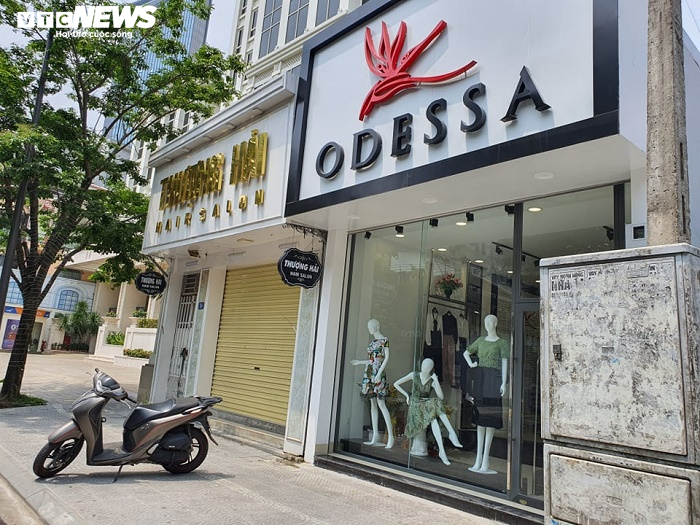 Hết hạn cách ly xã hội, đường phố Huế vẫn vắng bóng người - 9